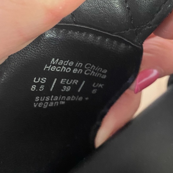 Sandals - Picture 3 of 3